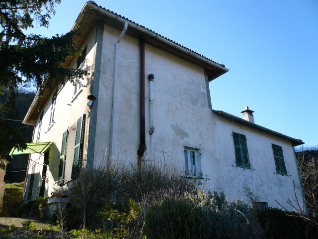 Casa vista dal basso